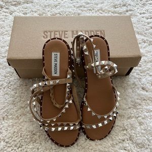 New! Steve Madden Travel sandals. Size 6.5